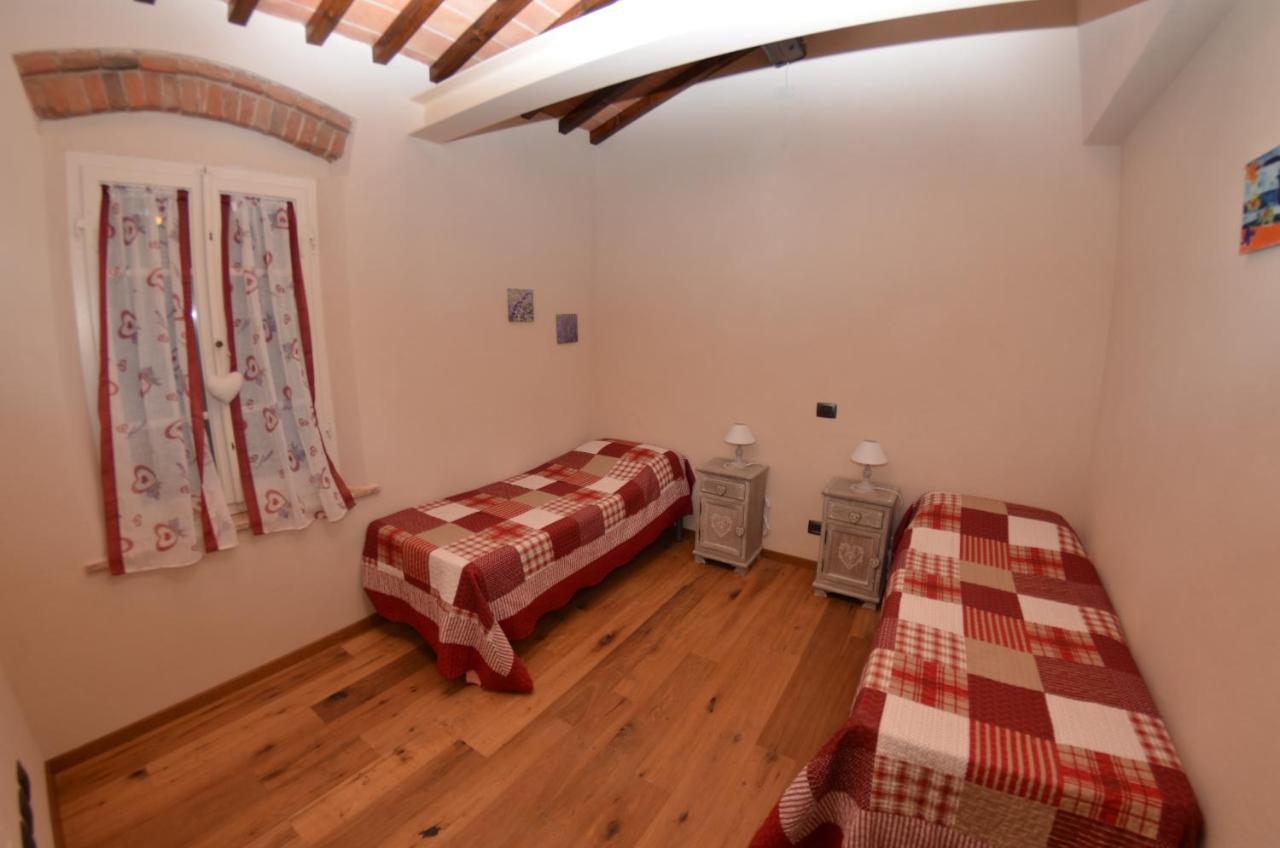 Al Colle Di Lari Villa Luaran gambar
