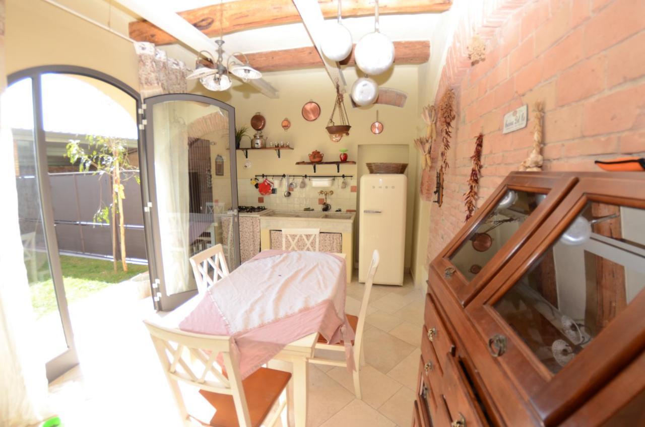 Al Colle Di Lari Villa Luaran gambar